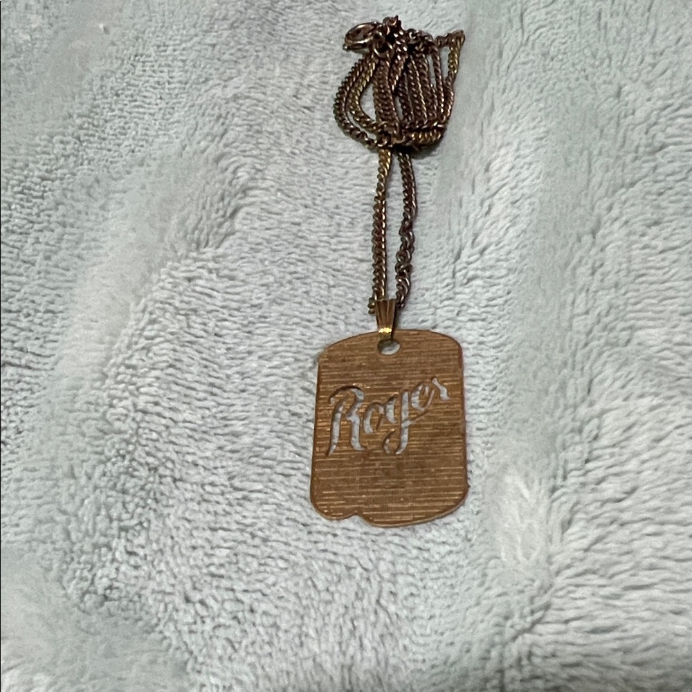 Gold “Roger” Pendant Necklace